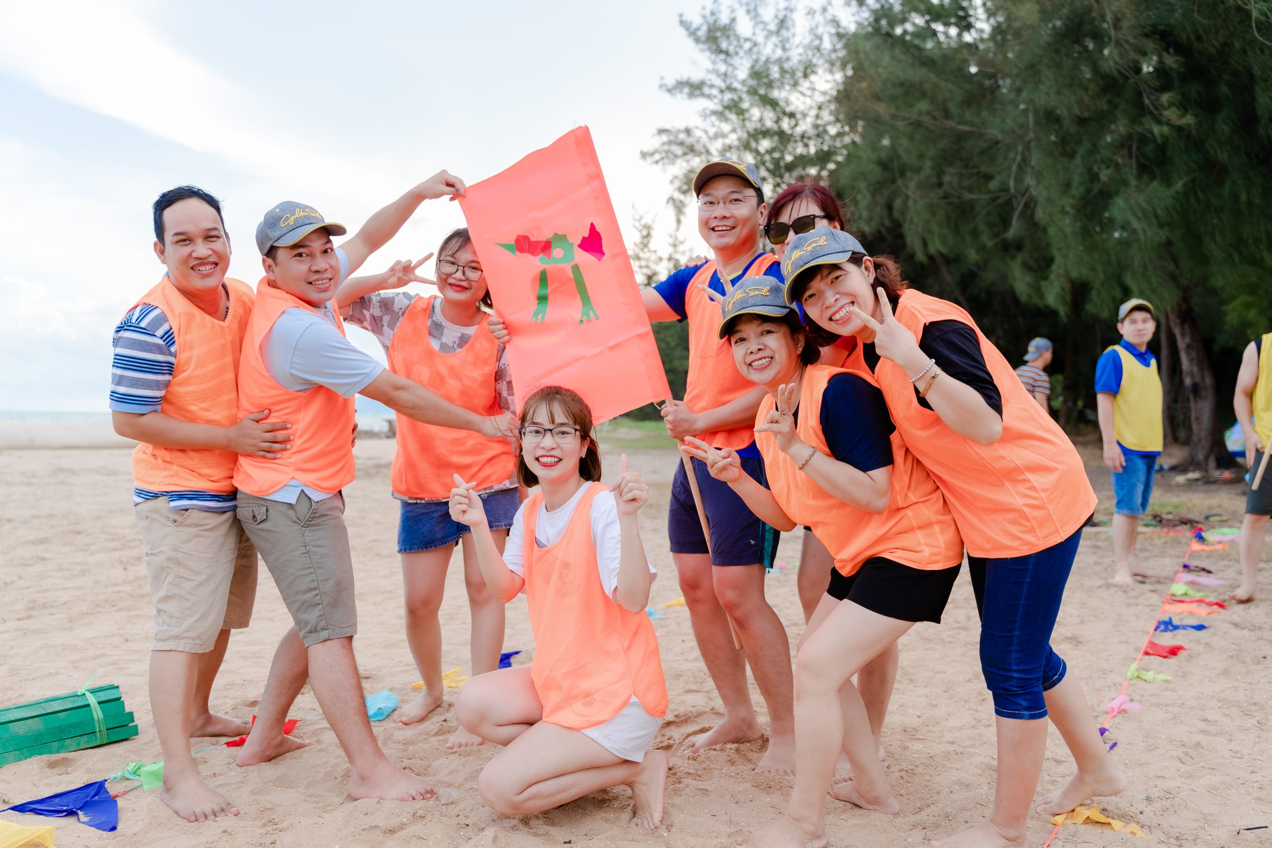 Team building là một chiến lược quan trọng để xây dựng và củng cố tinh thần đồng đội trong doanh nghiệp